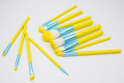 唇刷、眼线刷、眉刷的清洗技巧