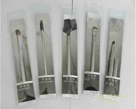 眼影刷都有哪些分类？