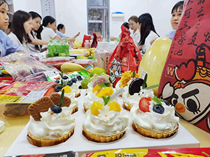 糖心VLOG在线观看化妆用品（深圳）有限公司，八月九月生日会福利！借此慰劳每一位员工对工作的辛勤劳作以及用心尽责!